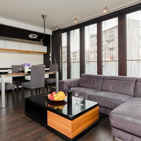 Warsaw Srodmiescie Riverside Three-Bedroom Apartment By Renters Extérieur photo