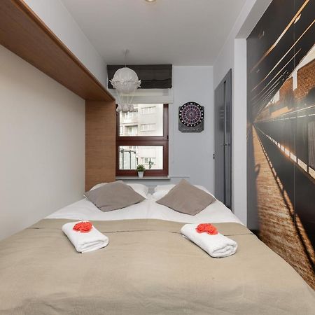Warsaw Srodmiescie Riverside Three-Bedroom Apartment By Renters Extérieur photo