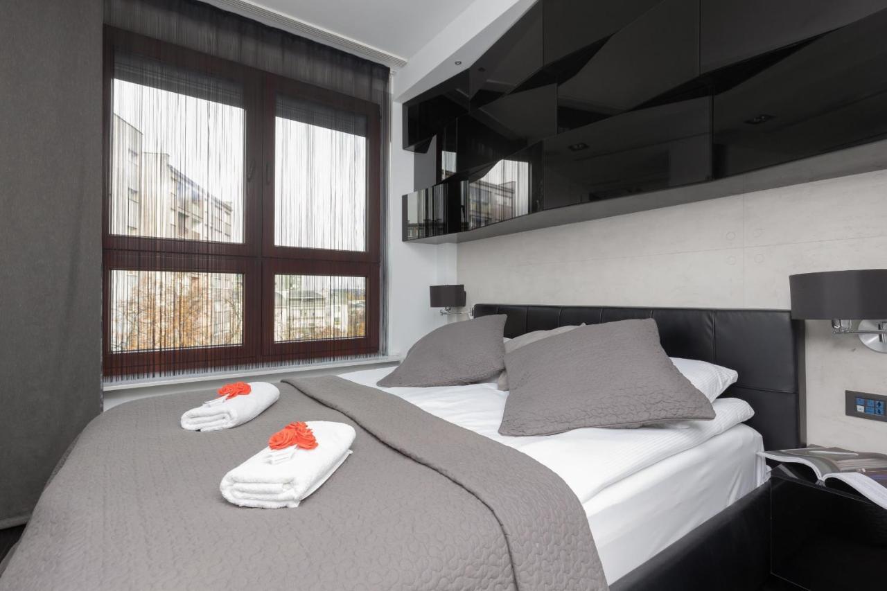 Warsaw Srodmiescie Riverside Three-Bedroom Apartment By Renters Extérieur photo