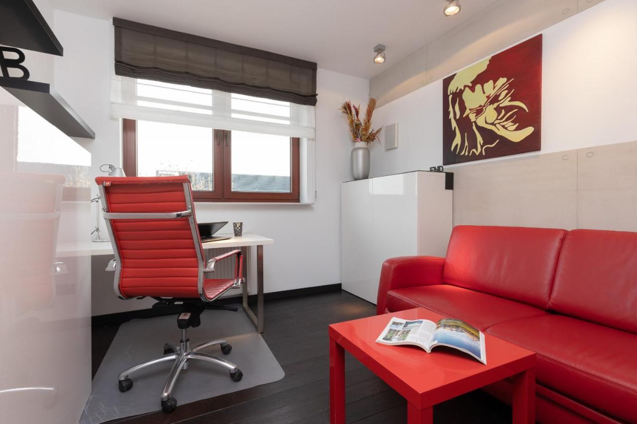 Warsaw Srodmiescie Riverside Three-Bedroom Apartment By Renters Extérieur photo