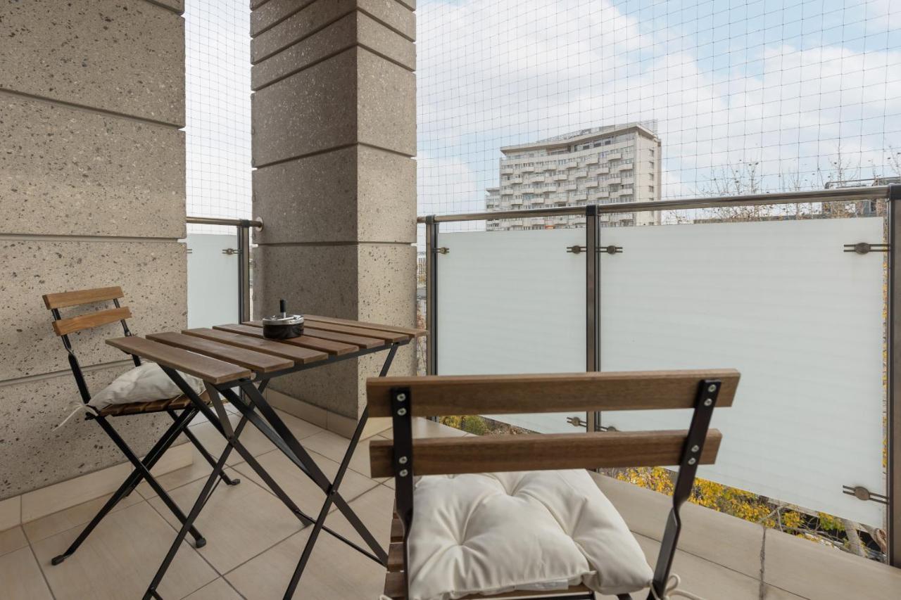 Warsaw Srodmiescie Riverside Three-Bedroom Apartment By Renters Extérieur photo
