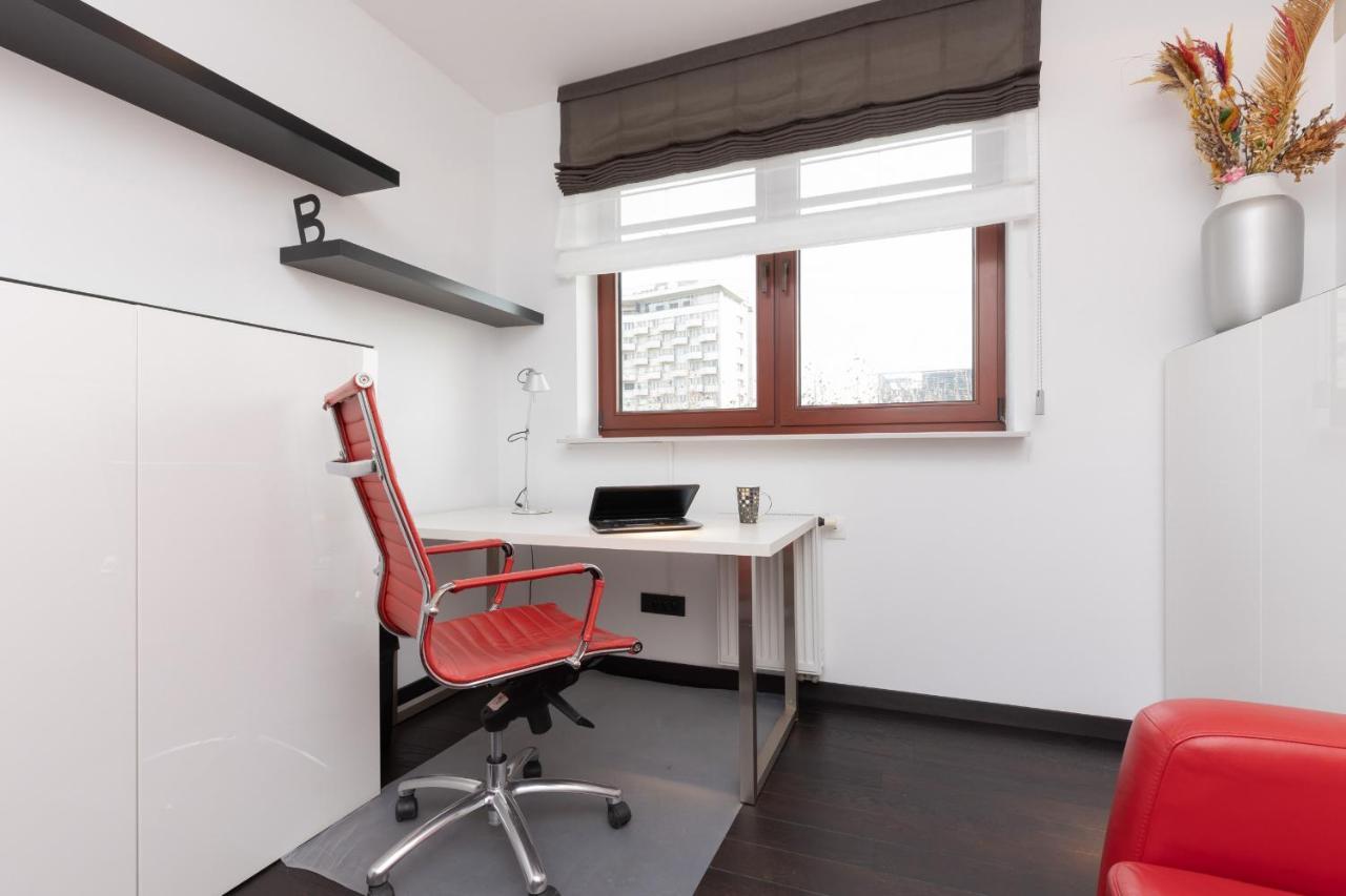 Warsaw Srodmiescie Riverside Three-Bedroom Apartment By Renters Extérieur photo