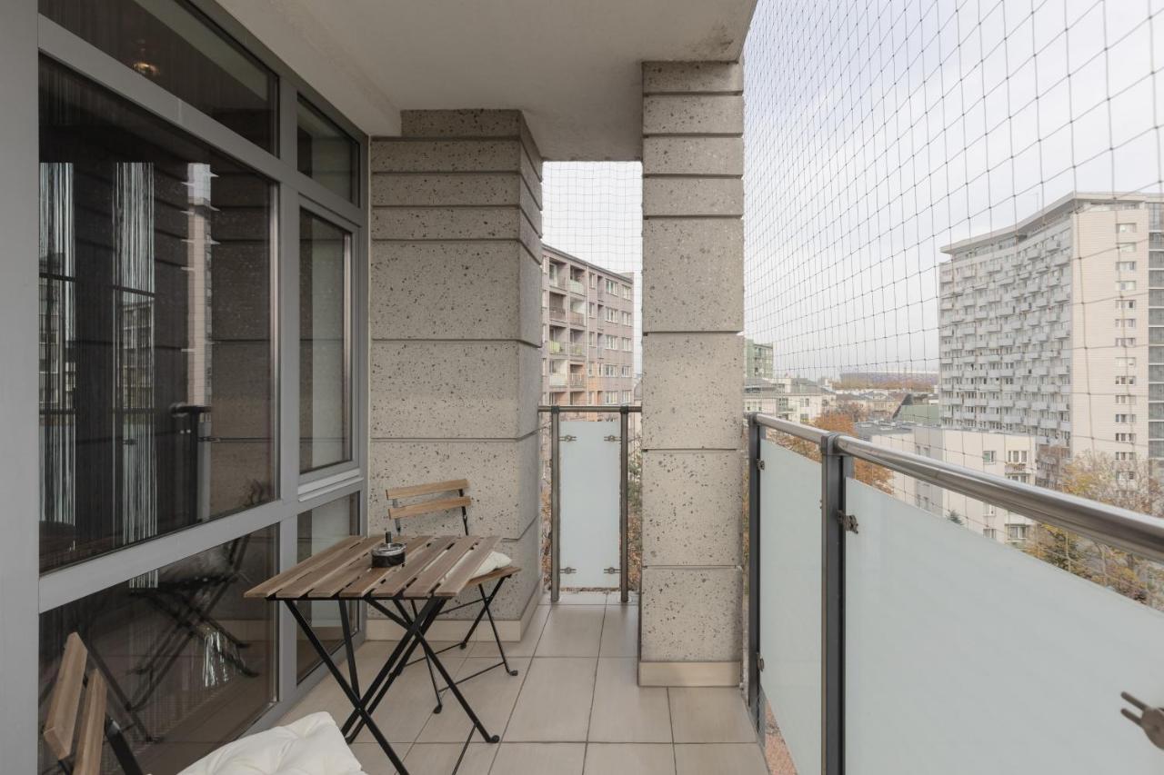 Warsaw Srodmiescie Riverside Three-Bedroom Apartment By Renters Extérieur photo