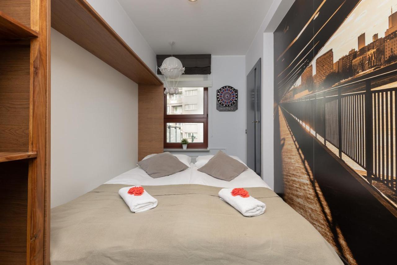 Warsaw Srodmiescie Riverside Three-Bedroom Apartment By Renters Extérieur photo