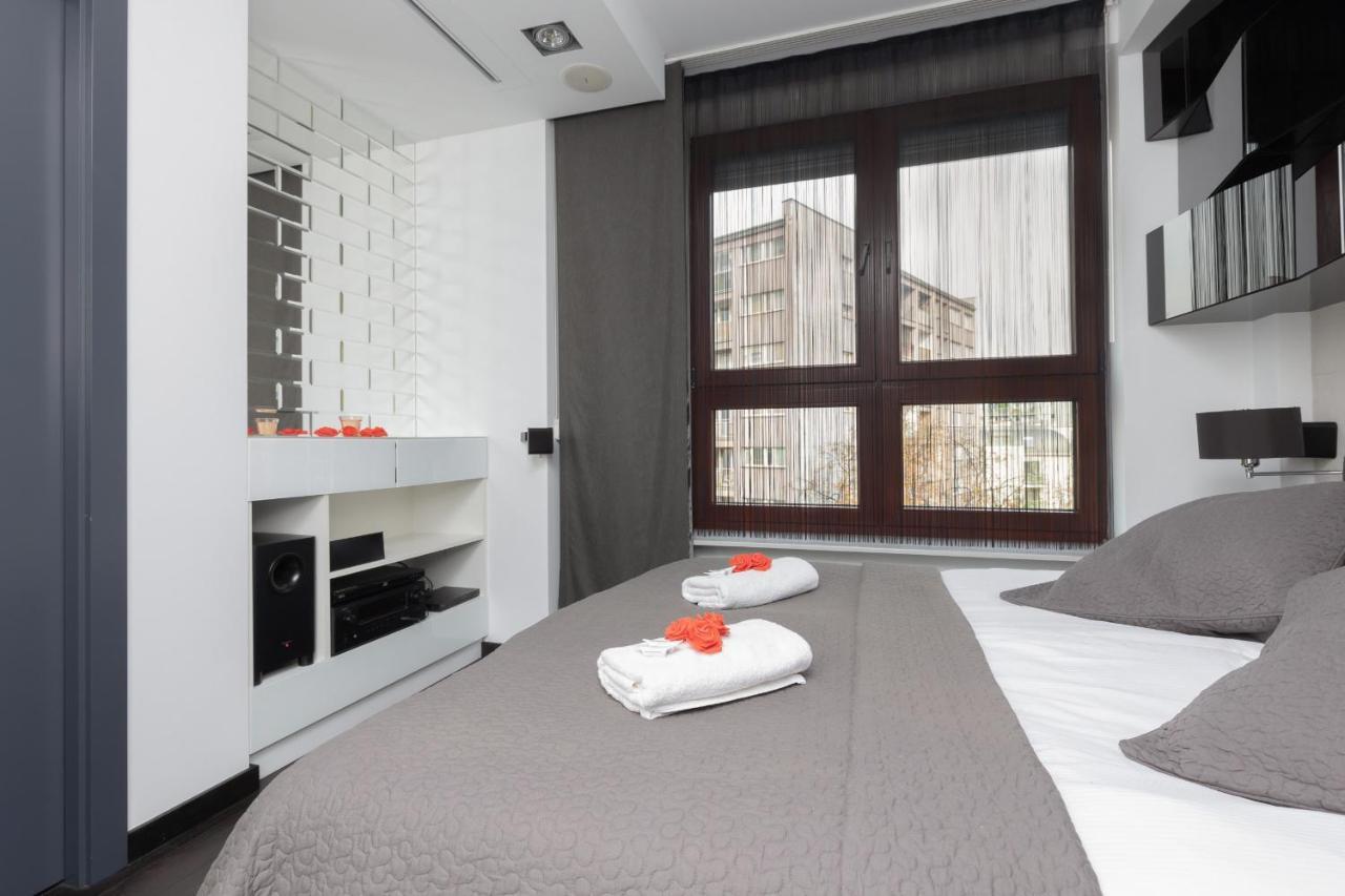 Warsaw Srodmiescie Riverside Three-Bedroom Apartment By Renters Extérieur photo