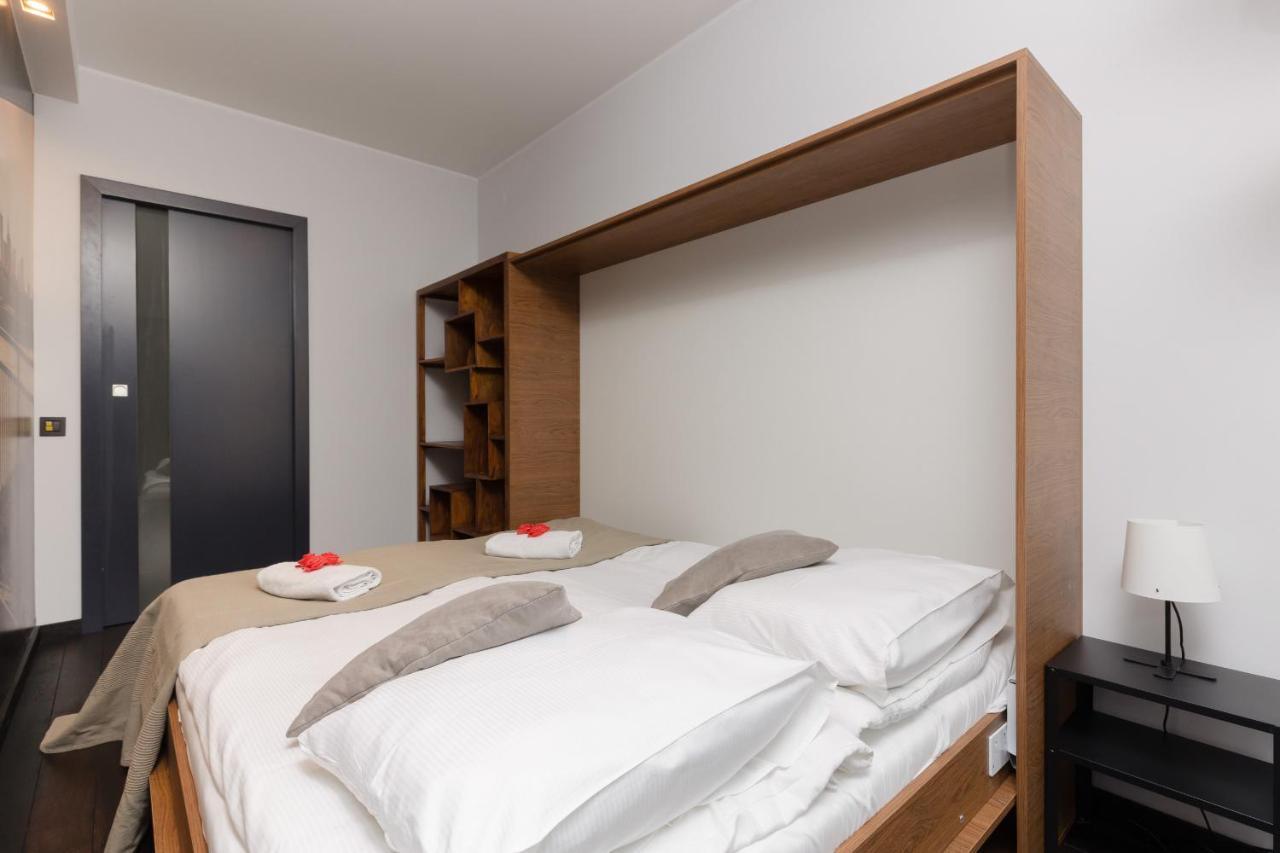 Warsaw Srodmiescie Riverside Three-Bedroom Apartment By Renters Extérieur photo