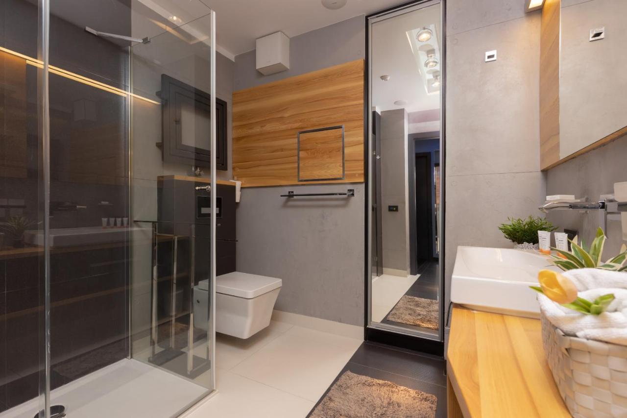 Warsaw Srodmiescie Riverside Three-Bedroom Apartment By Renters Extérieur photo
